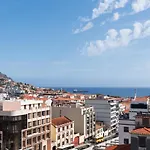 Luxurious - Casa Valentina - Rent2u, Lda