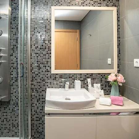 Luxurious - Casa Valentina - Rent2u, Lda