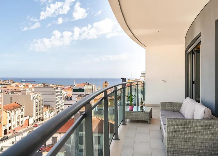 Luxurious - Casa Valentina - Rent2u, Lda *