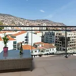 Luxurious - Casa Valentina - Rent2u, Lda