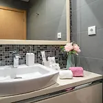 Luxurious - Casa Valentina - Rent2u, Lda *