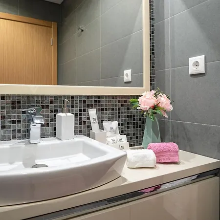 Luxurious - Casa Valentina - Rent2u, Lda *