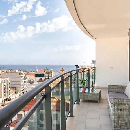 Luxurious - Casa Valentina - Rent2u, Lda *