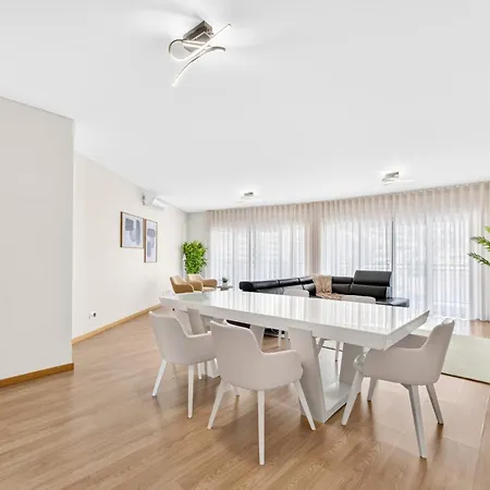 Luxurious - Casa Valentina - Rent2u, Lda