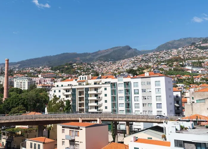 Luxurious - Casa Valentina - Rent2u, Lda * Funchal (Madeira)
